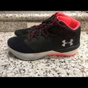 Under amour get B zee basketball shoes